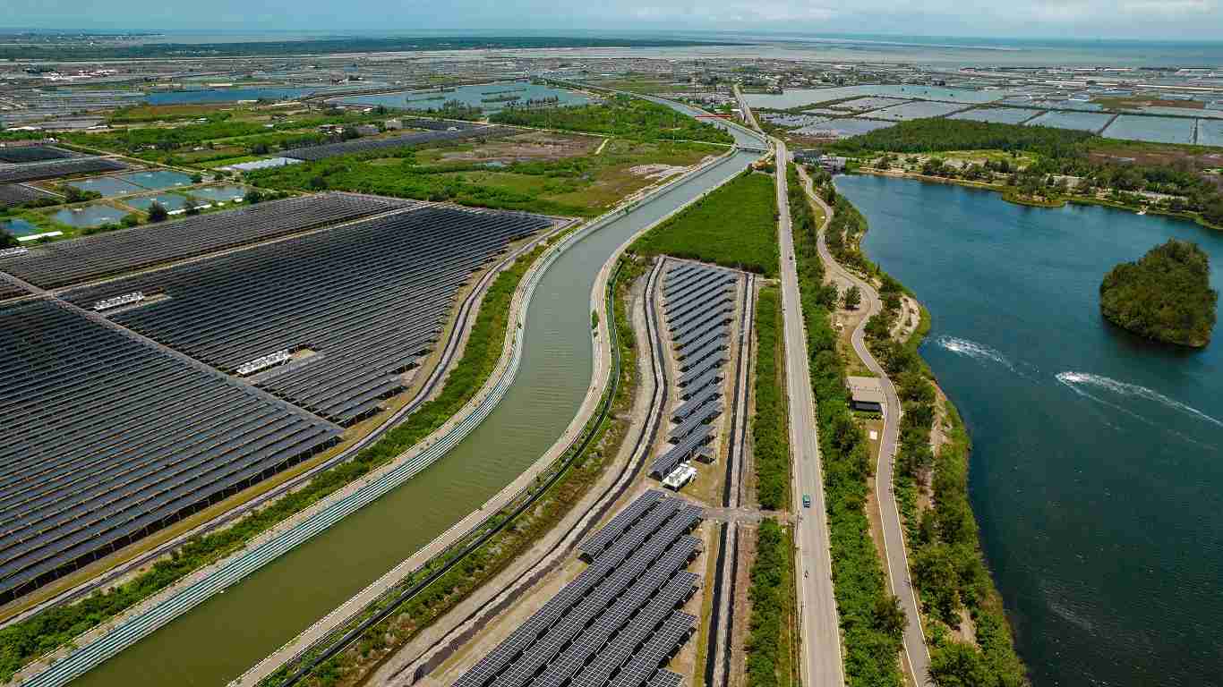 人生就是博能源事业提供智慧能源管理、、、太阳能监控管理、、全方位电厂建置及运维解决方案，，并拥有管理超过6000案场的经验