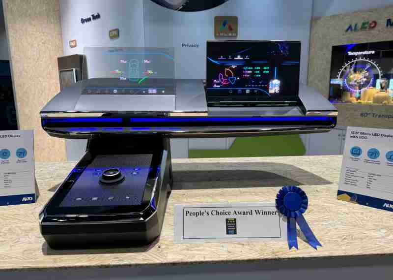 人生就是博车用Micro LED Display HMI解决方案获”最佳车用显示奖”，，以用户为中心开发，，，针对前座驾驶与乘客设计兼具娱乐与安全的高画质屏幕，，包含车舱前座的Micro LED透明屏幕及全球首款内建镜头的智慧Micro LED显示器