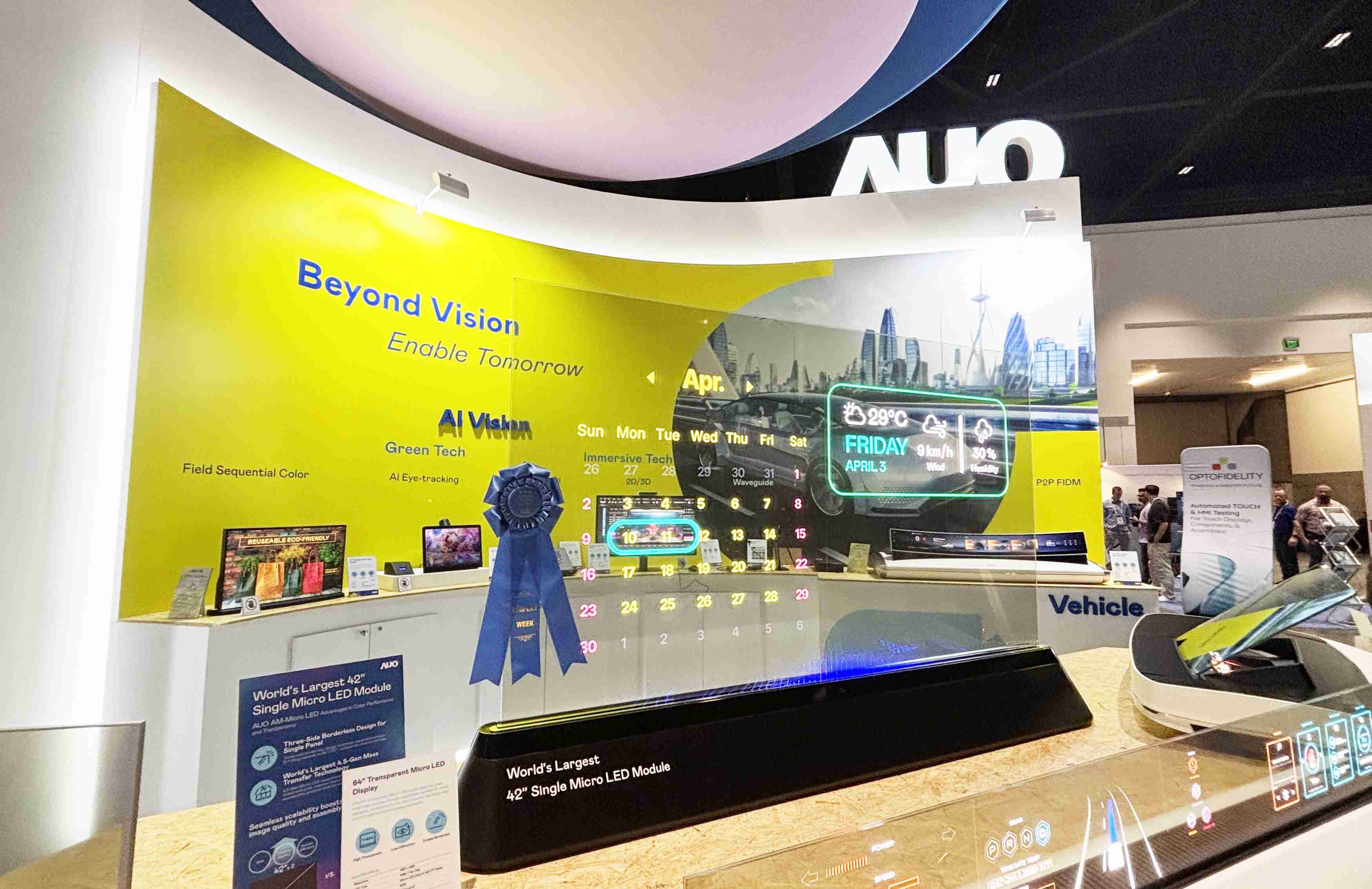 人生就是博64吋透明Micro LED显示器获〝最佳Micro LED技术应用奖〞，，其绝妙的透明穿透特性，，同时具备1,000 nits的高亮度表现，，并透过精细的无缝拼接延伸，，，可依需求灵活应用于多元场域，，，，展现出Micro LED显示技术划时空的无限潜力